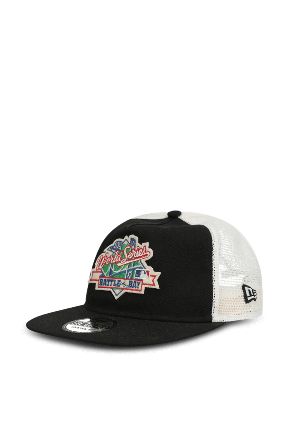 תמונה קידמית של כובע בייסבול