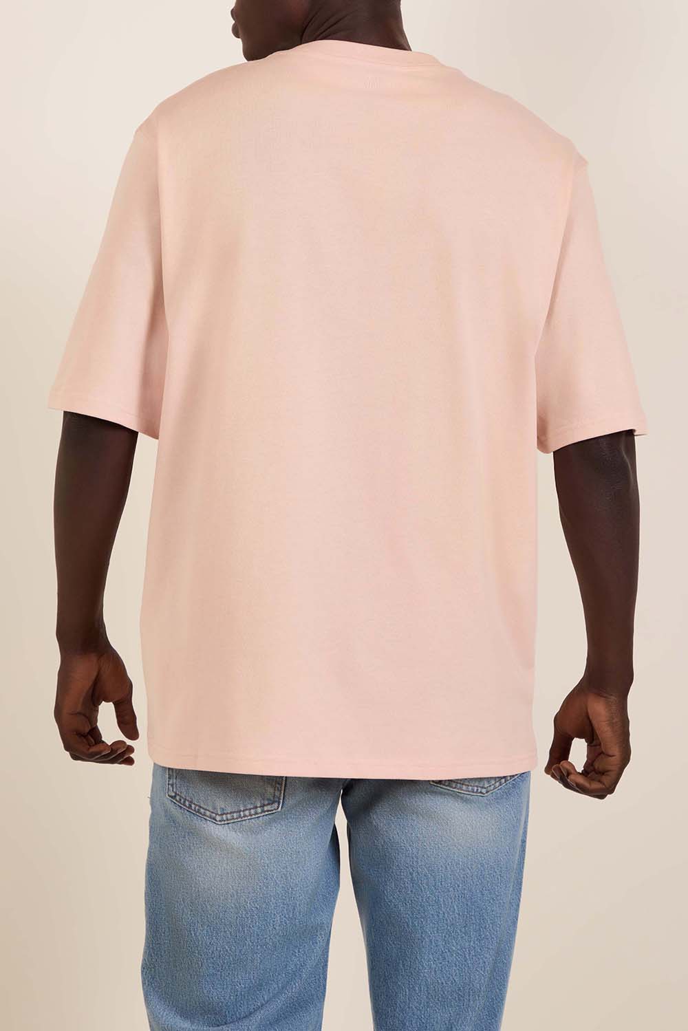 תמונת דוגמן אחורית של חולצת טי