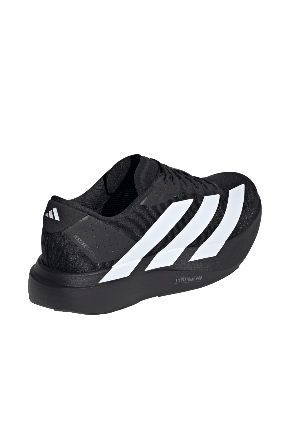 תמונת תקריב של נעלי ריצה אדיזרו אוו