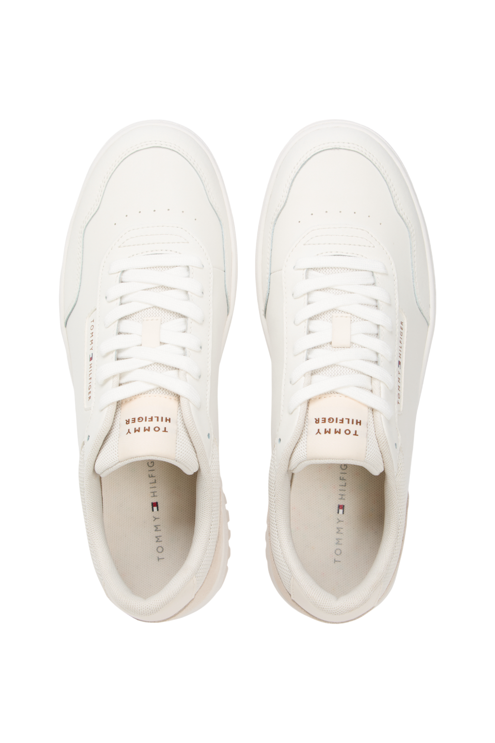 תמונת פנים של נעלי סניקרס