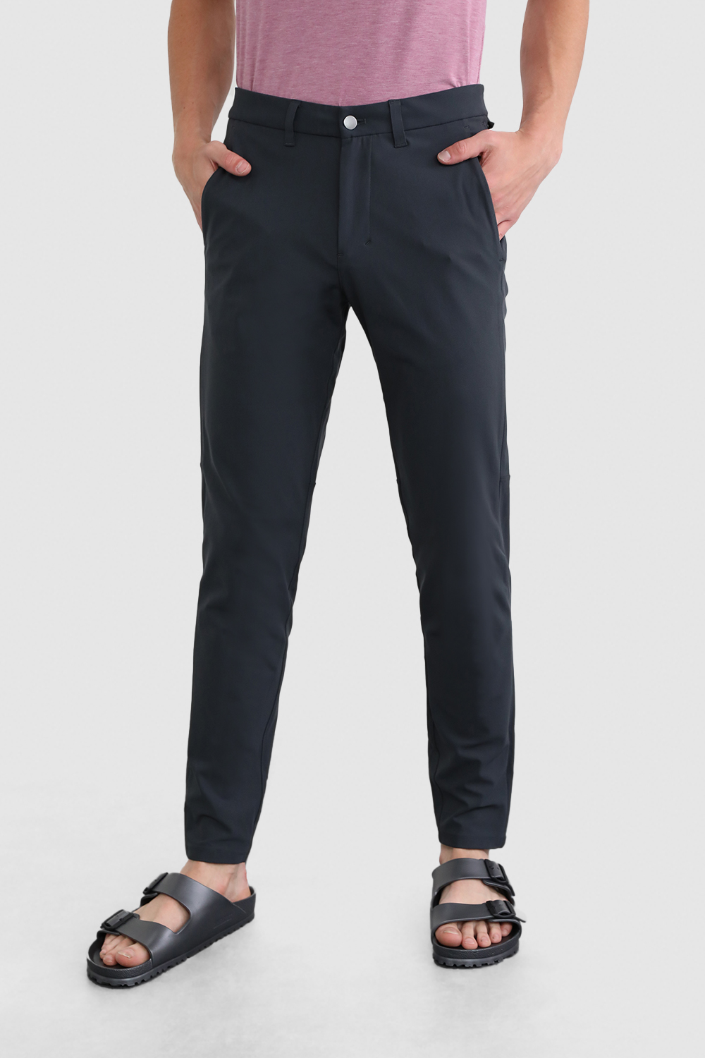 תמונת דוגמן קידמית של Commission Classic-Fit Pant 32"