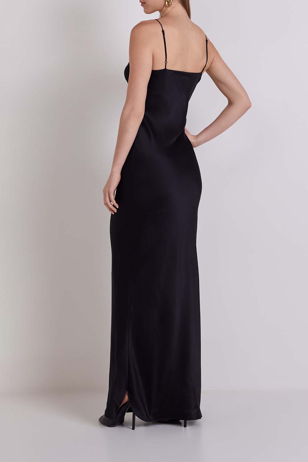 תמונת דוגמן אחורית של שמלת מקסי