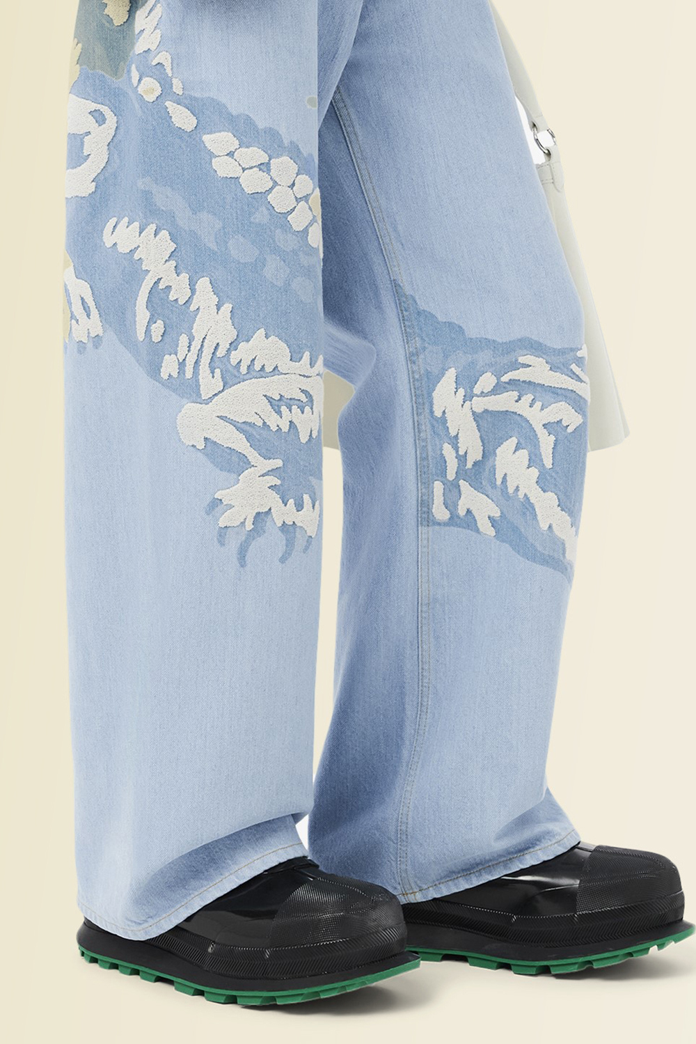 תמונת תקריב דוגמן של מכנסי ג'ינס ג'קסון