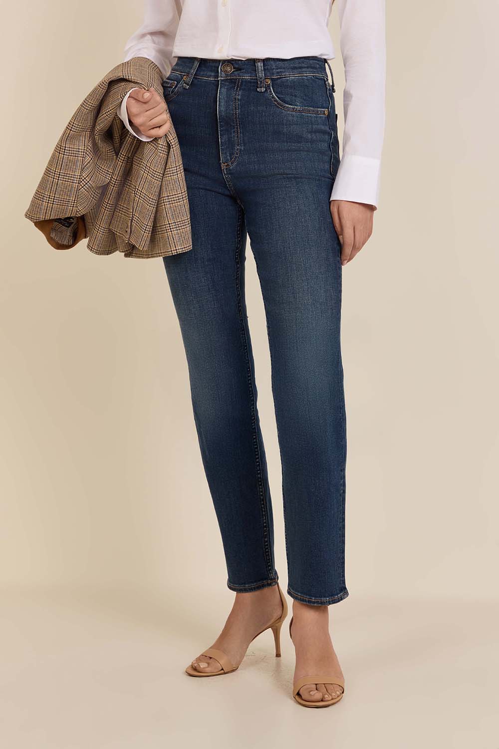 תמונת דוגמן קידמית של מכנסי סקיני ג'ינס