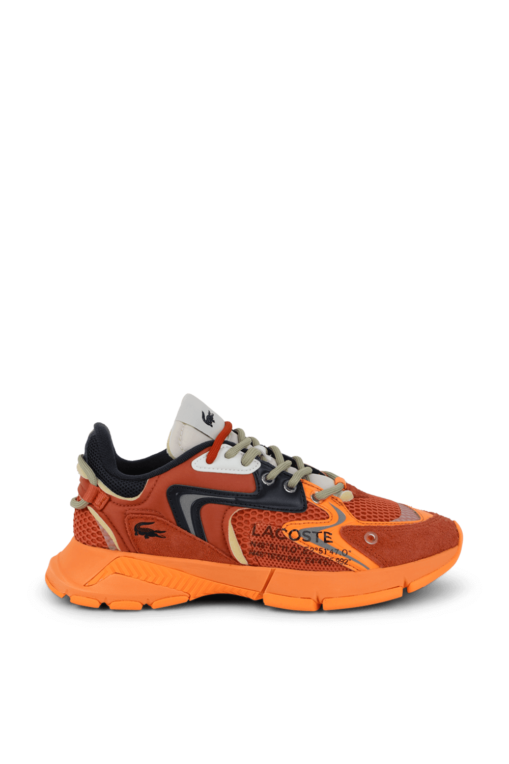 תמונה קידמית של נעלי סניקרס