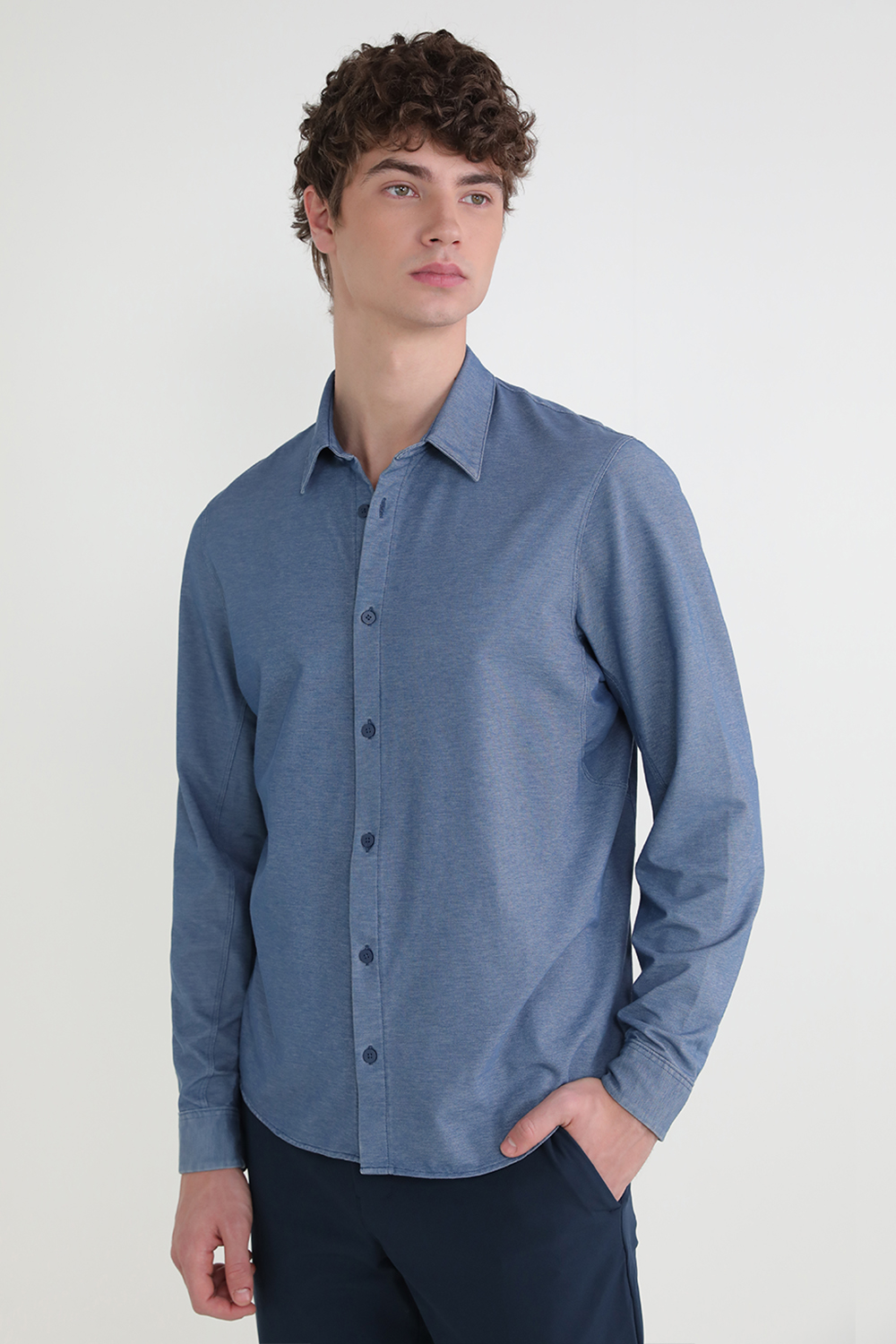 תמונת דוגמן קידמית של Commission Long-Sleeve Shirt *Wash