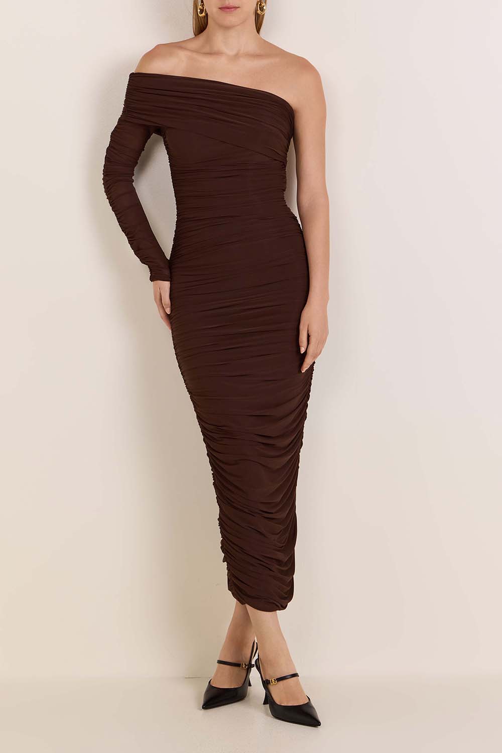 תמונת דוגמן קידמית של שמלת אוף שולדר