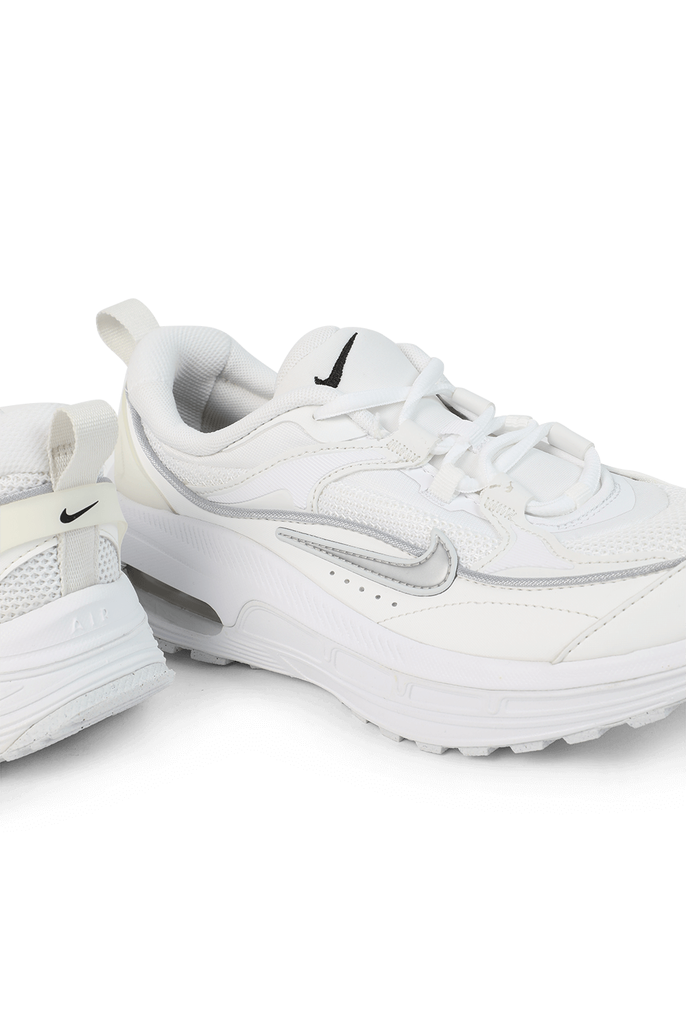 תמונת תקריב של סניקרס אייר מקס בליס