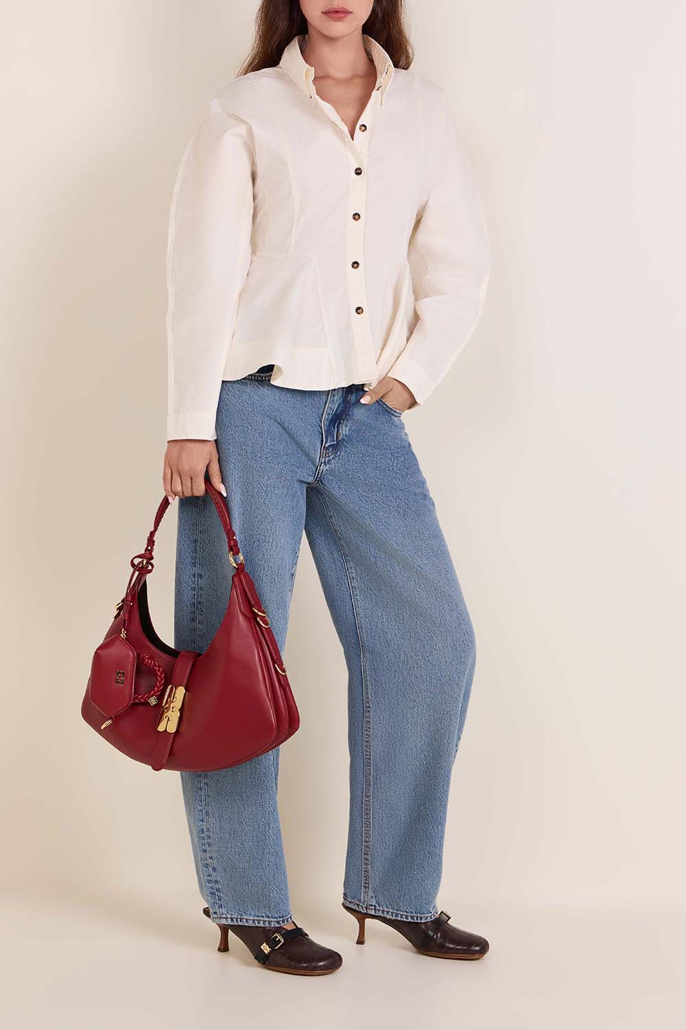 תמונת דוגמן קידמית של תיק כתף סמול