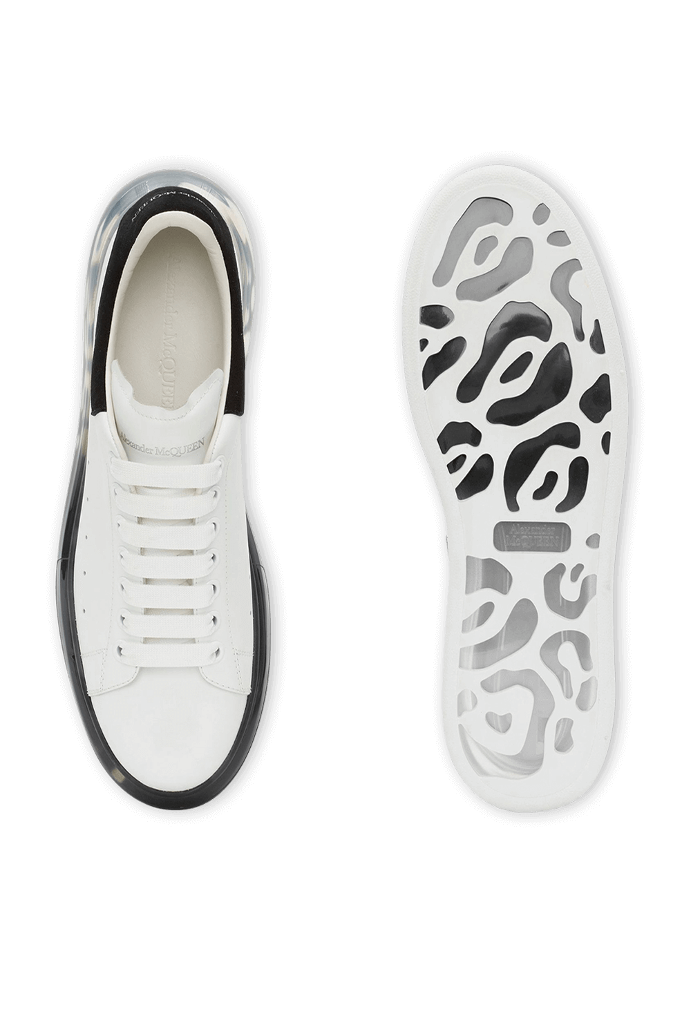 תמונת פנים של סניקרס אוברסייז עם סוליה שקופה