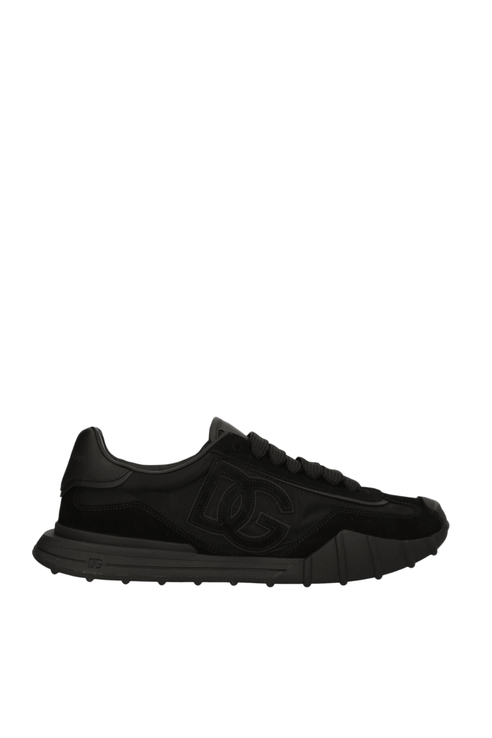 תמונה קידמית של נעלי סניקרס זמש