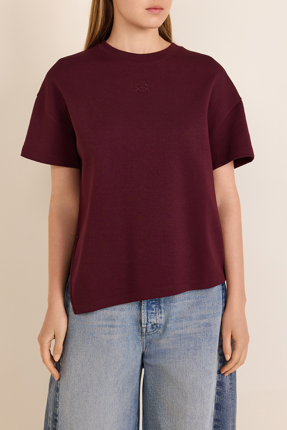 תמונת דוגמן קידמית של חולצת טי א-סימטרית