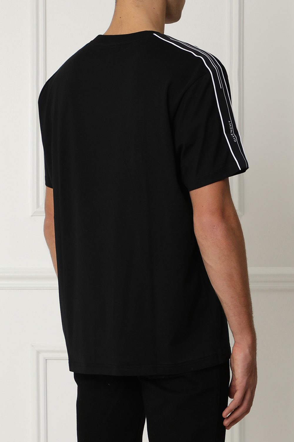 תמונת דוגמן אחורית של Givenchy Side Panel Tee in Black