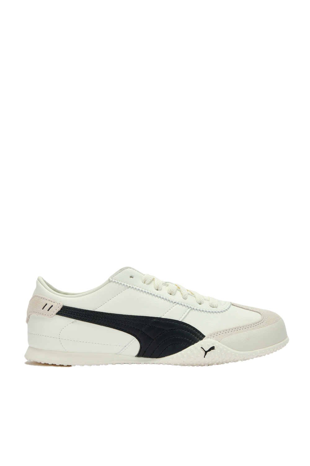 תמונה קידמית של נעלי סניקרס בלה