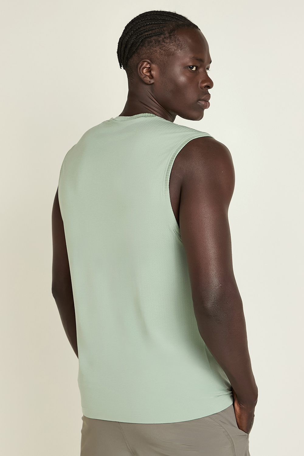 תמונת דוגמן אחורית של Metal Vent Tech Sleeveless