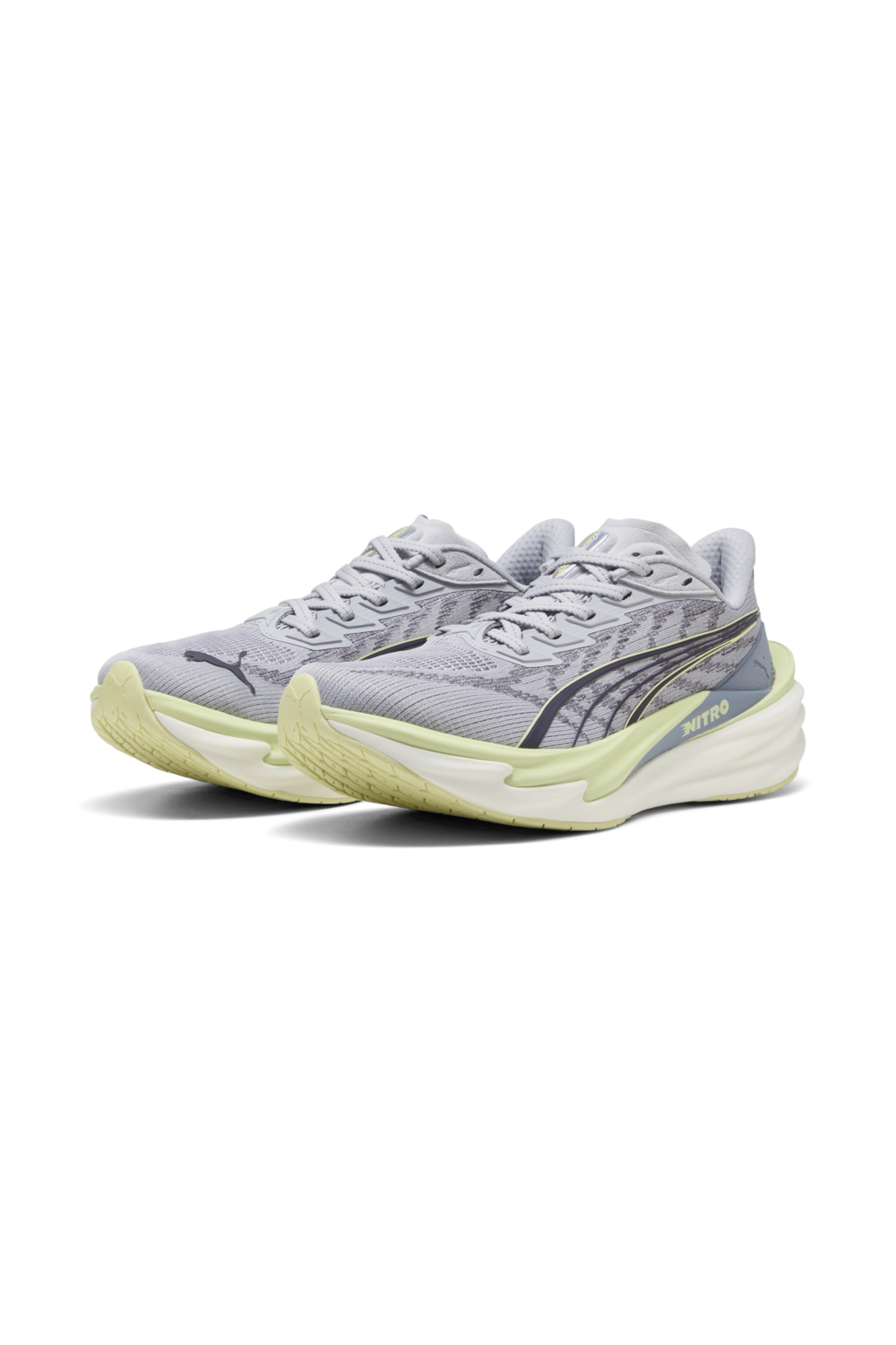 תמונת תקריב של נעלי ריצה דיביאייט ניטרו 4