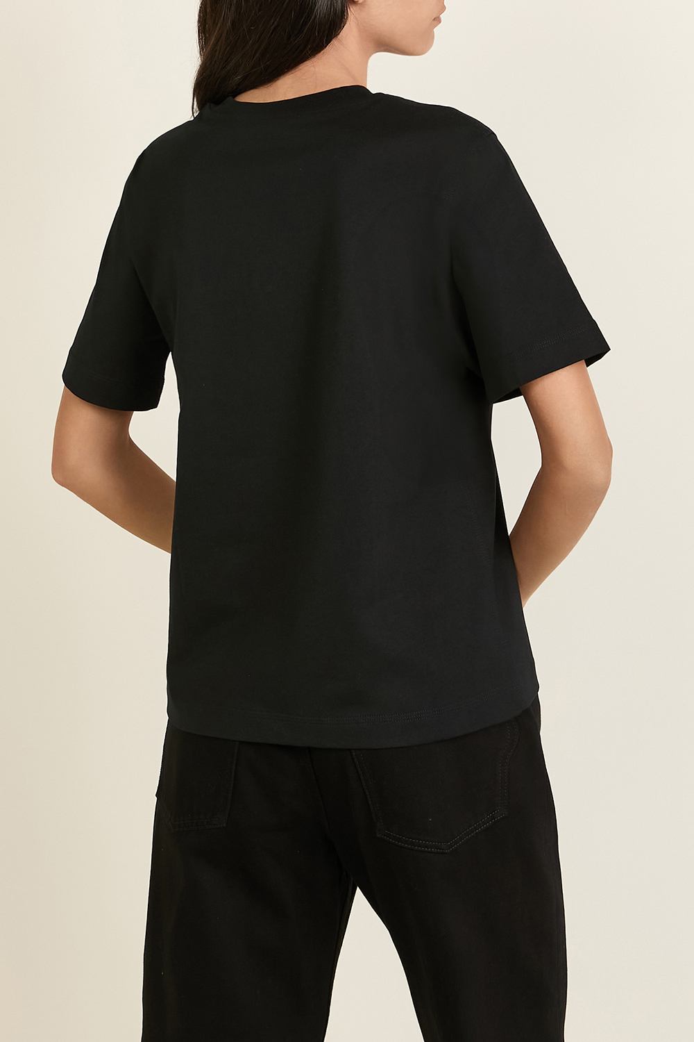 תמונת דוגמן אחורית של חולצת טי