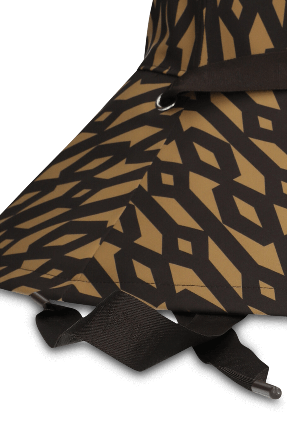 תמונת תקריב של אייבי X אדידס כובע באקט דו צדדי