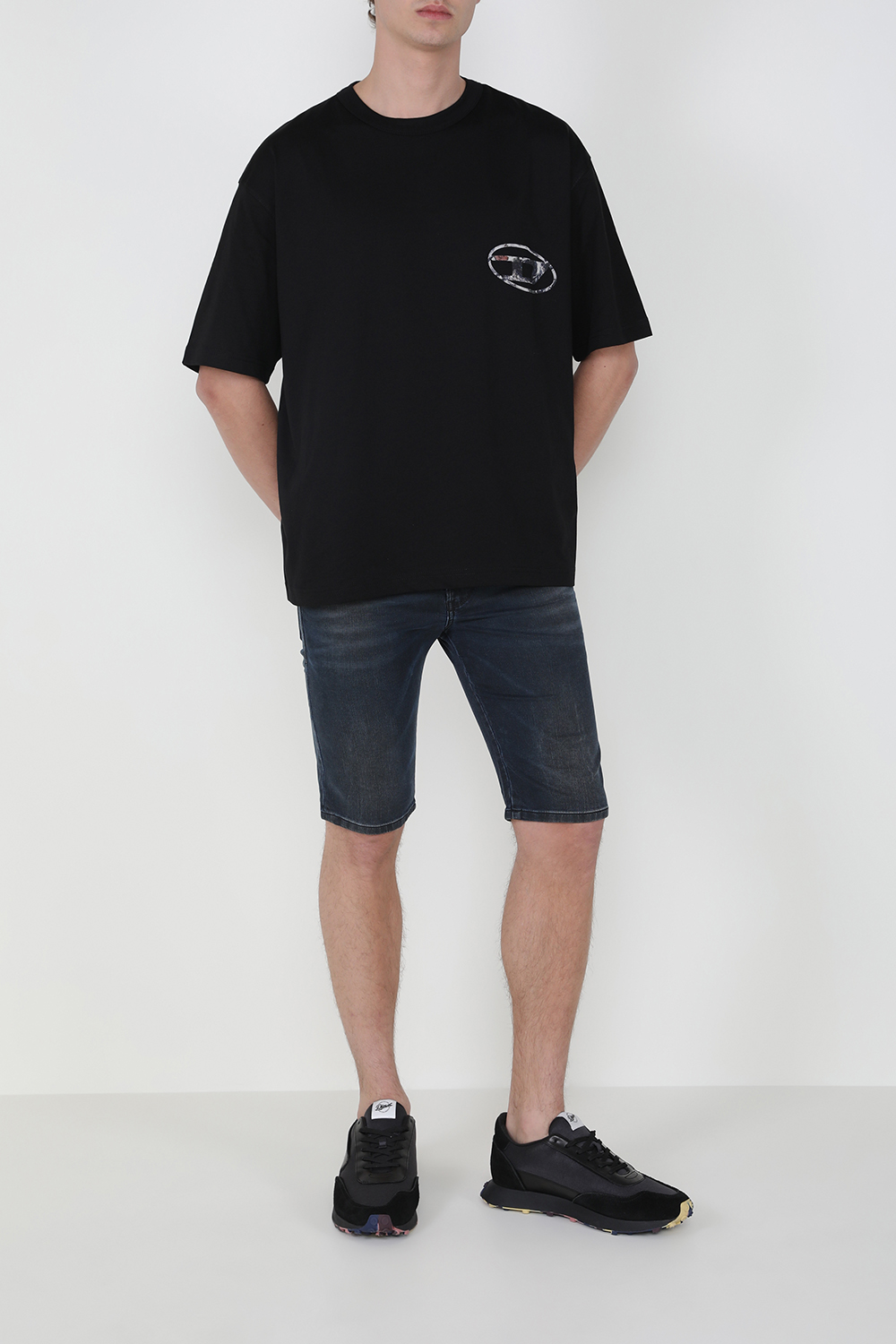 תמונת דוגמן קידמית של נעלי ריצה שנות ה-70