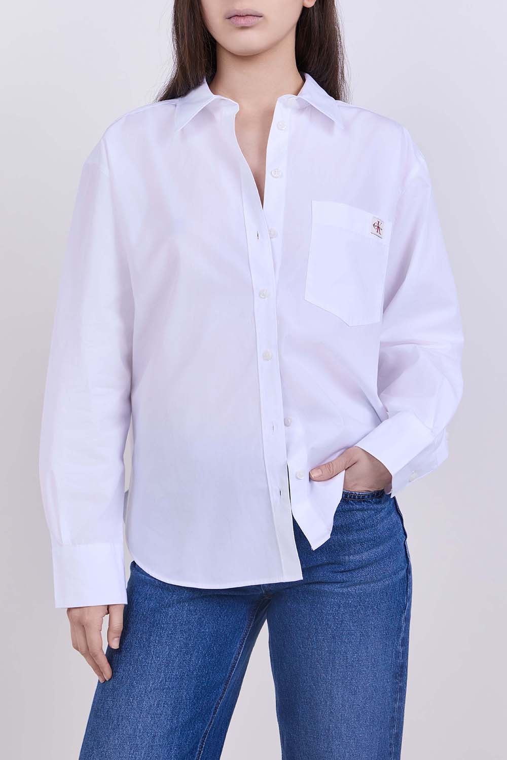 תמונת דוגמן קידמית של חולצת כפתורים