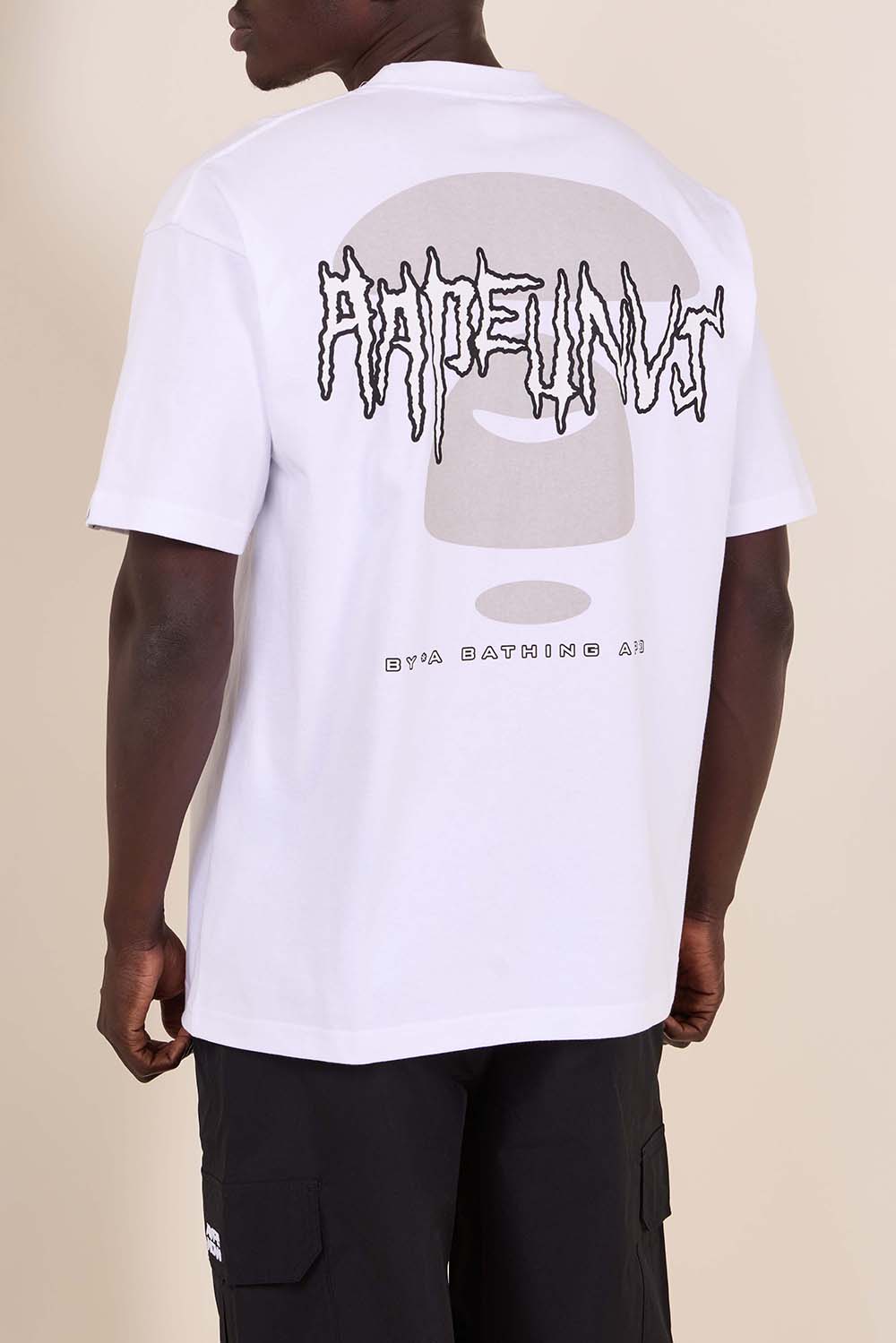 תמונת דוגמן אחורית של חולצת טי