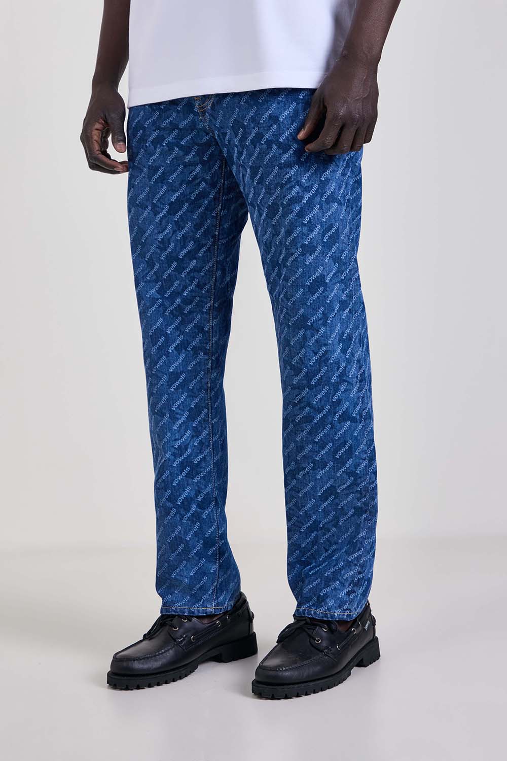 תמונת דוגמן קידמית של מכנסי ג'ינס