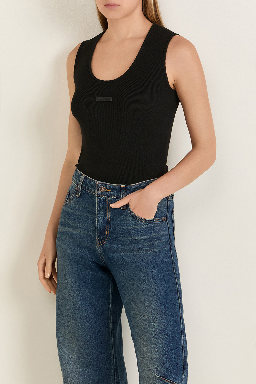 תמונת דוגמן קידמית של גופיית ריב