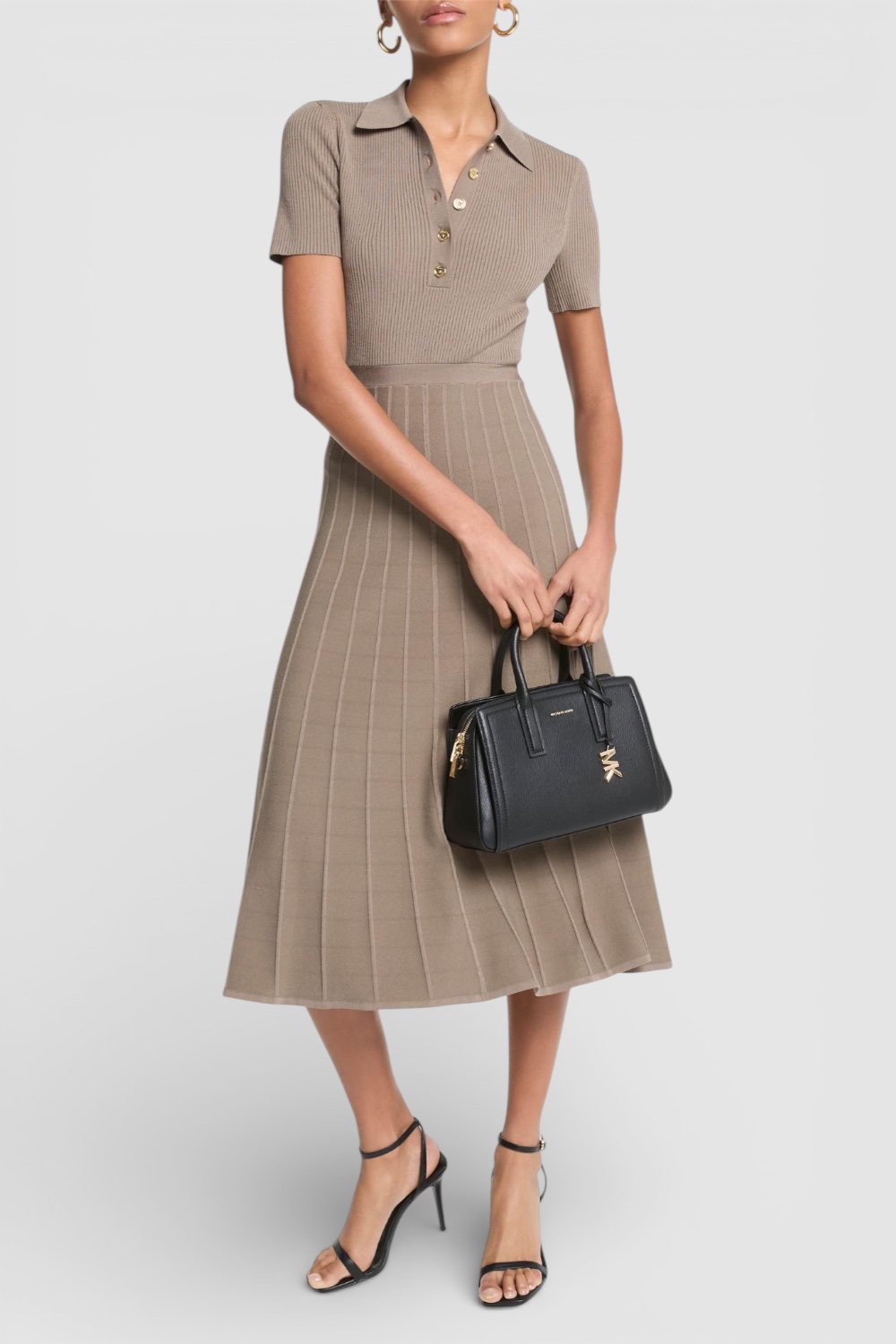 תמונת דוגמן קידמית של שמלת מידי ריב