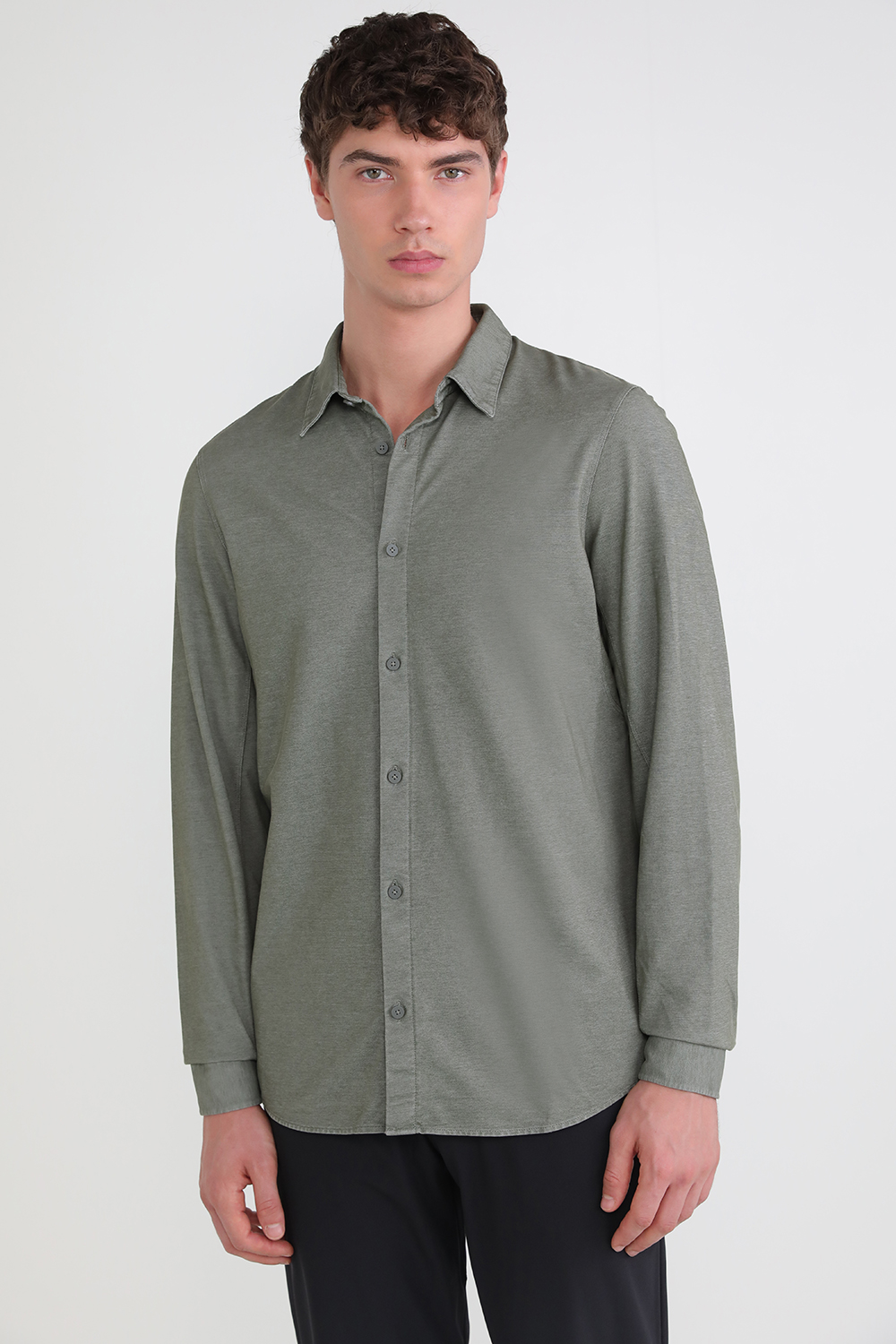 תמונת דוגמן קידמית של Commission Long Sleeve Shirt