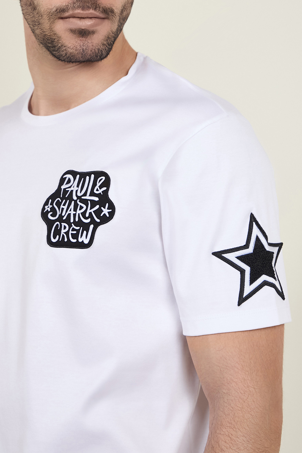 תמונת תקריב דוגמן של חולצת טי