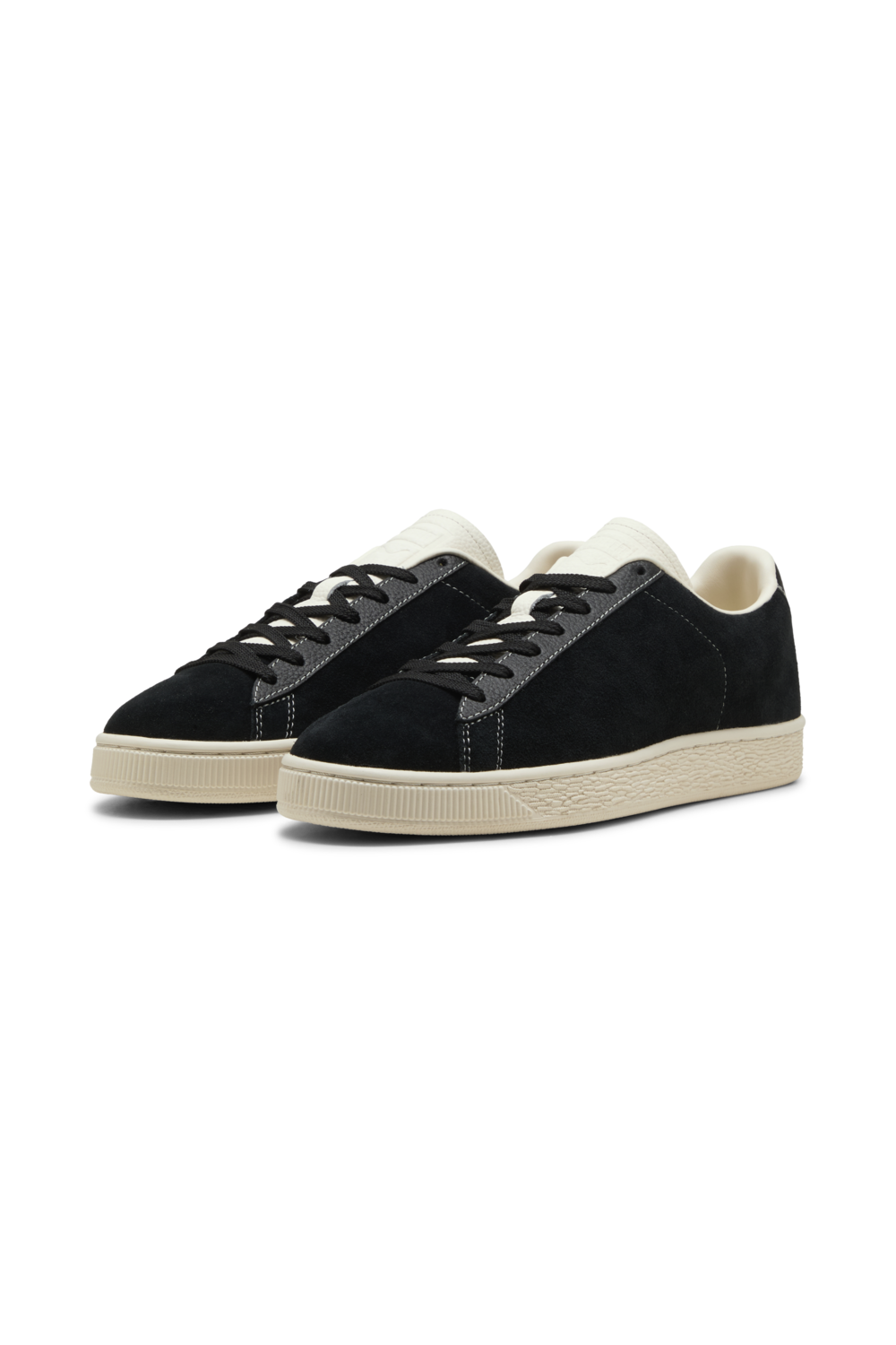 תמונת תקריב של נעלי סניקרס