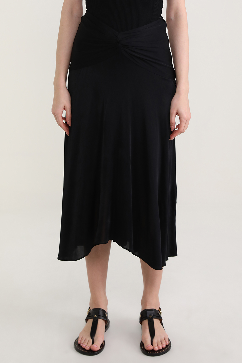 תמונת דוגמן קידמית של חצאית מידי עם אלמנט קשירה