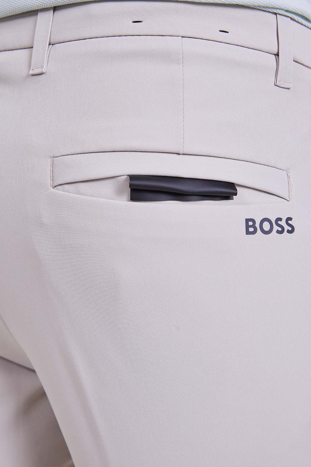 תמונת תקריב דוגמן של מכנסיים מחוייטים סלים פיט