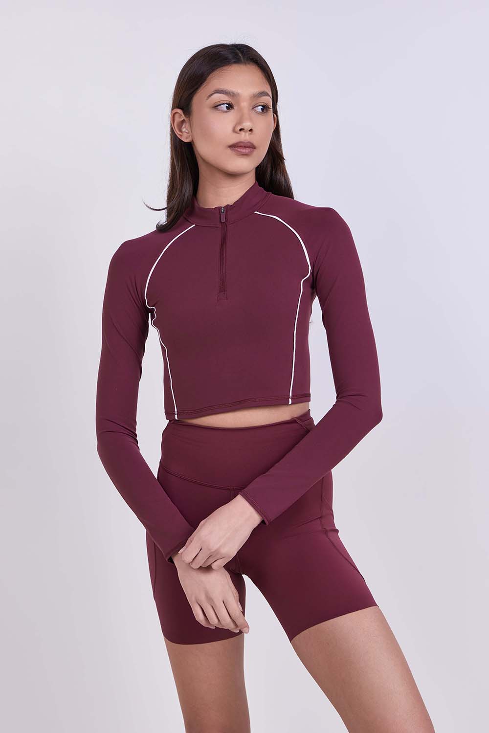 תמונת דוגמן קידמית של Wunder Train Cropped Long-Sleeve Half Zip