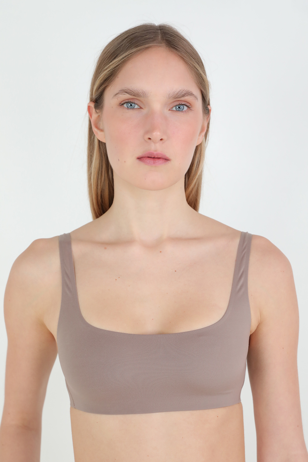 תמונת דוגמן קידמית של Nulu™ Scoop Neck Brallette