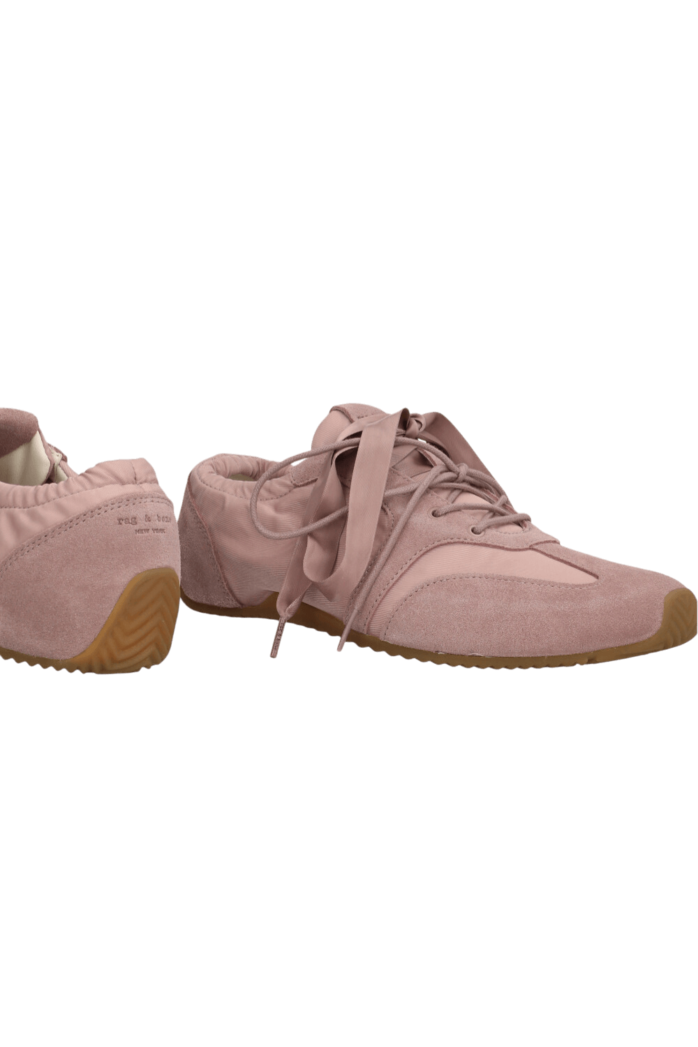 תמונת תקריב של נעלי סניקרס