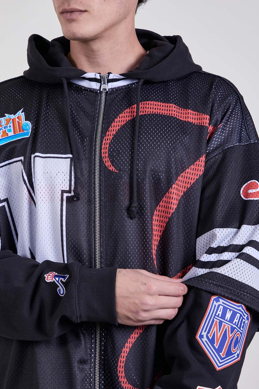 תמונת תקריב דוגמן של קפוצ'ון בגזרה משוחררת