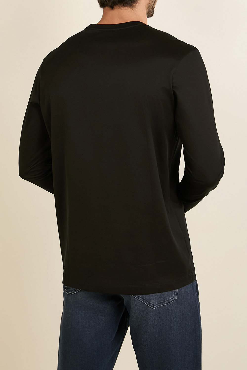 תמונת דוגמן אחורית של חולצת טי ארוכה