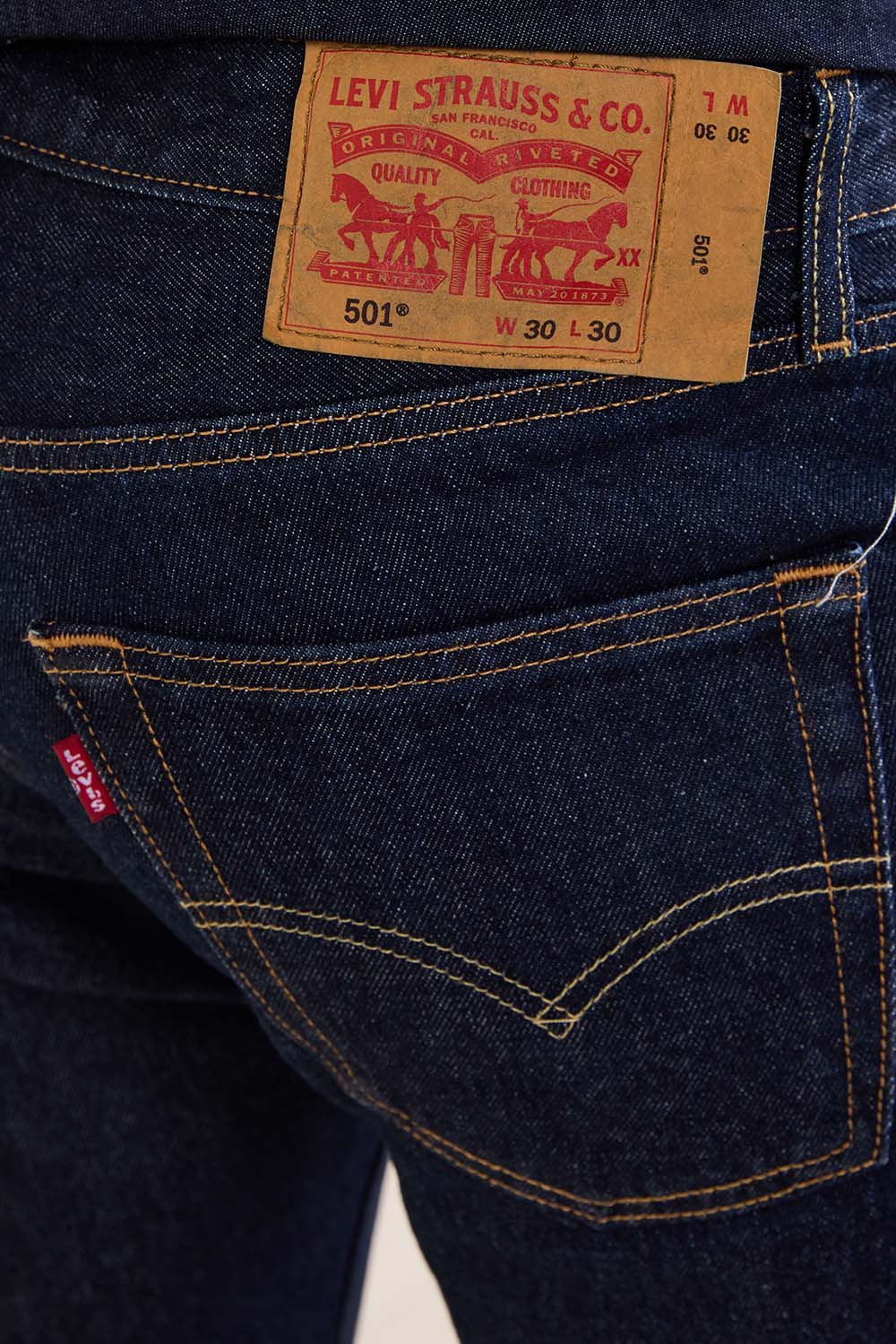 תמונת תקריב דוגמן של מכנסי ג'ינס