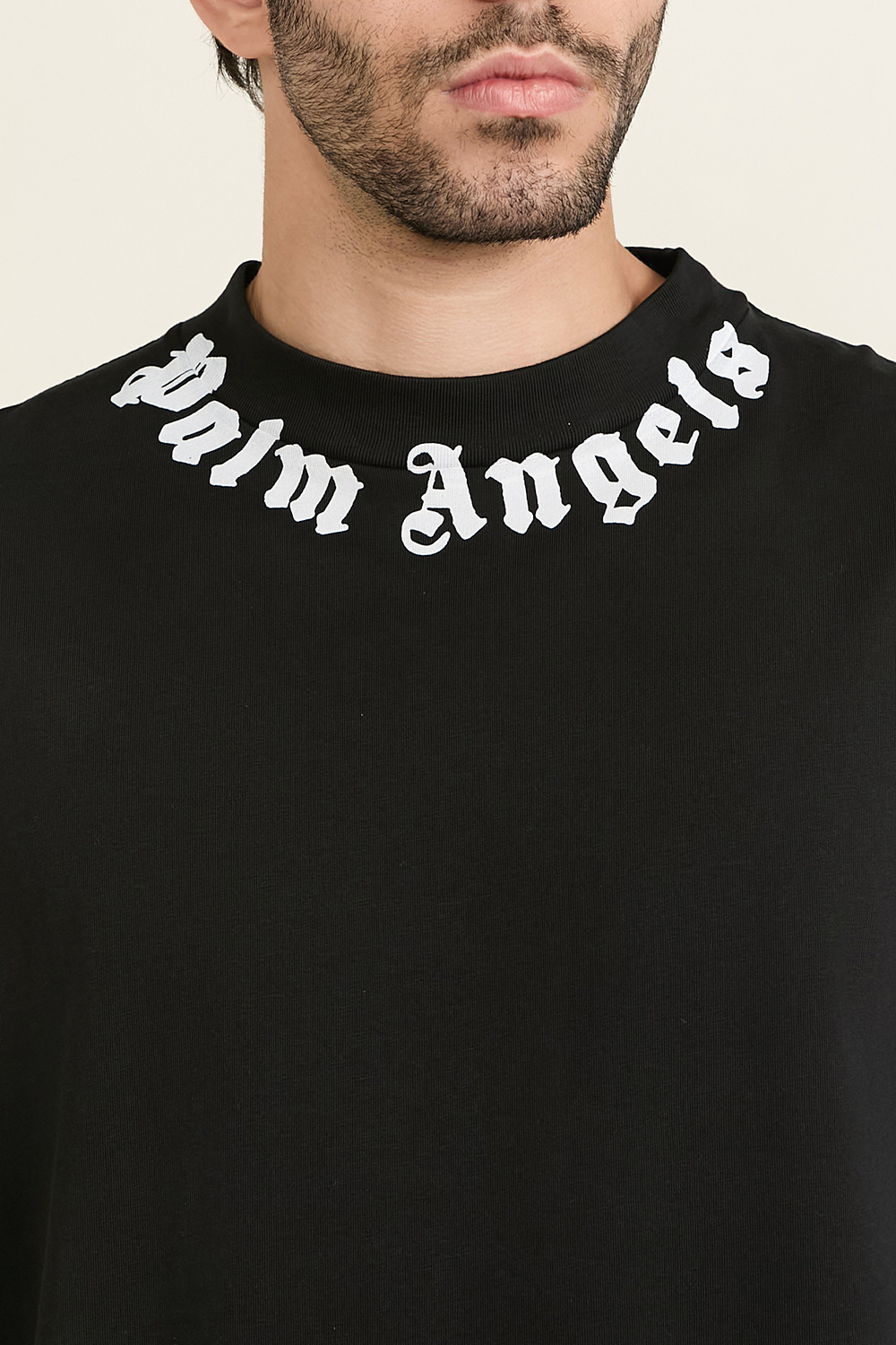 תמונת תקריב דוגמן של חולצת טי