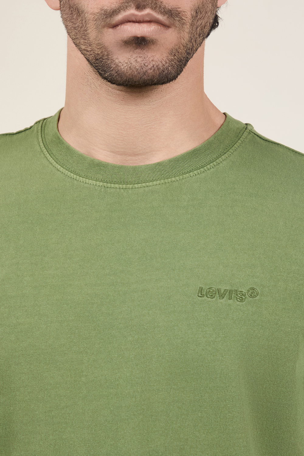 תמונת תקריב דוגמן של חולצת טי