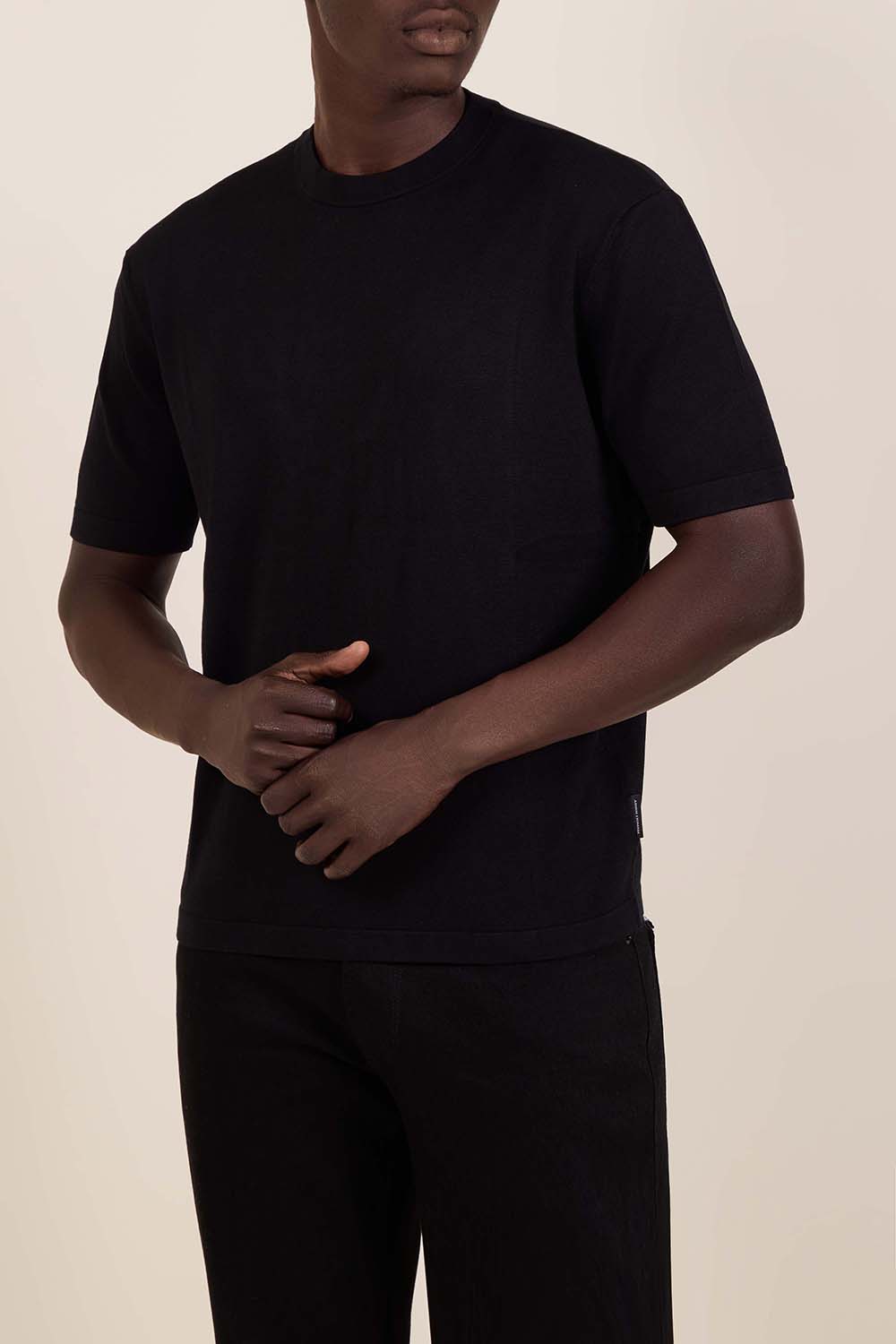 תמונת דוגמן קידמית של חולצת טי