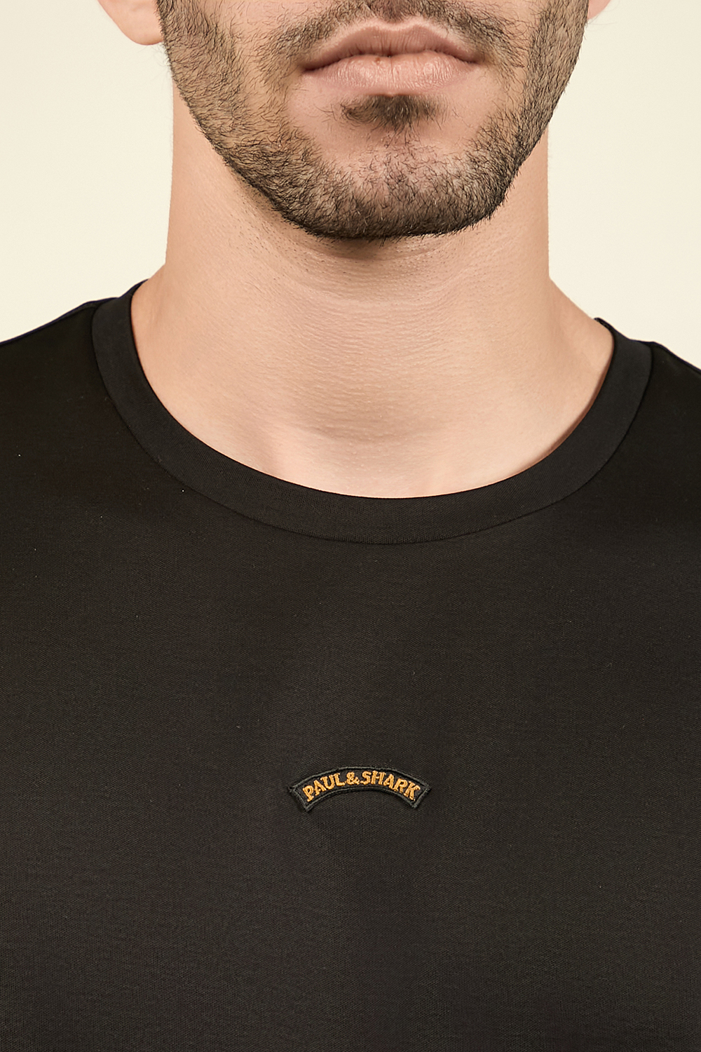 תמונת תקריב דוגמן של חולצת טי