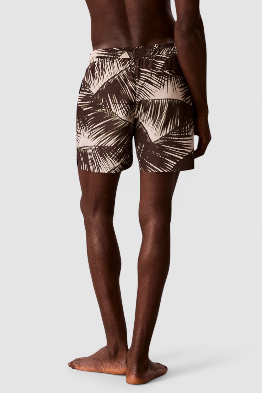 תמונת דוגמן אחורית של מכנסי בגד ים