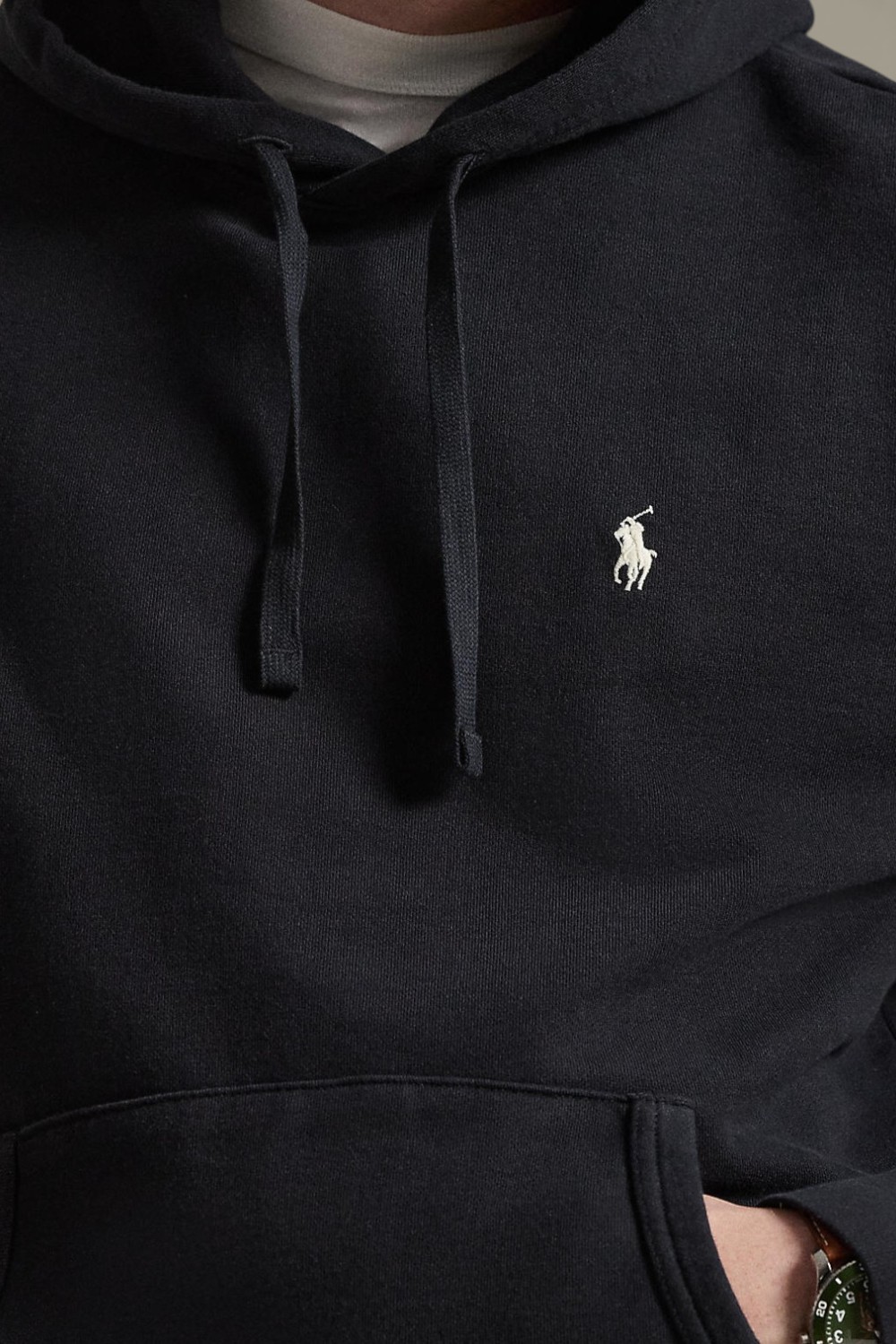 תמונת תקריב דוגמן של קפוצ'ון בגזרה משוחררת