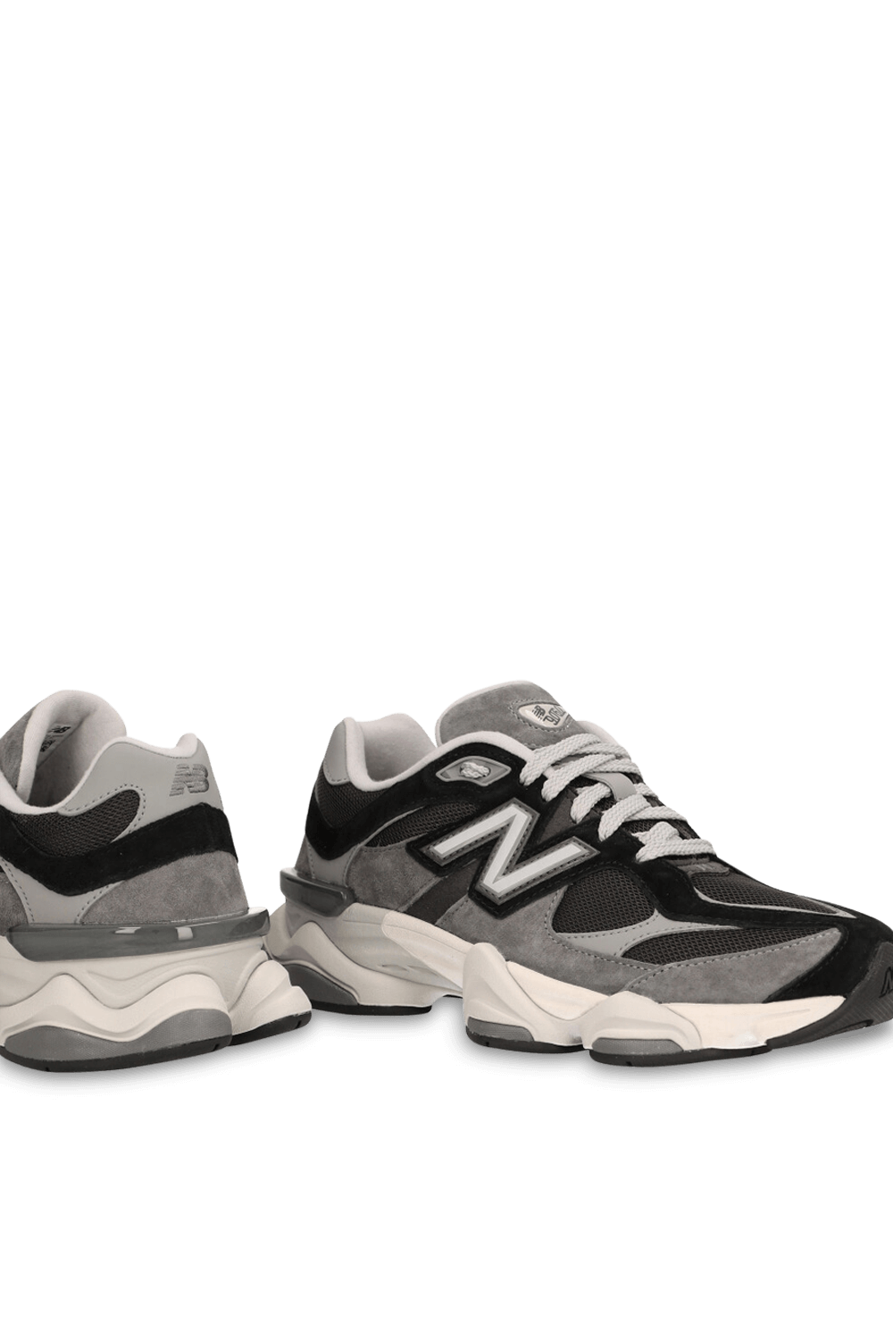 תמונת תקריב של נעלי סניקרס 9060