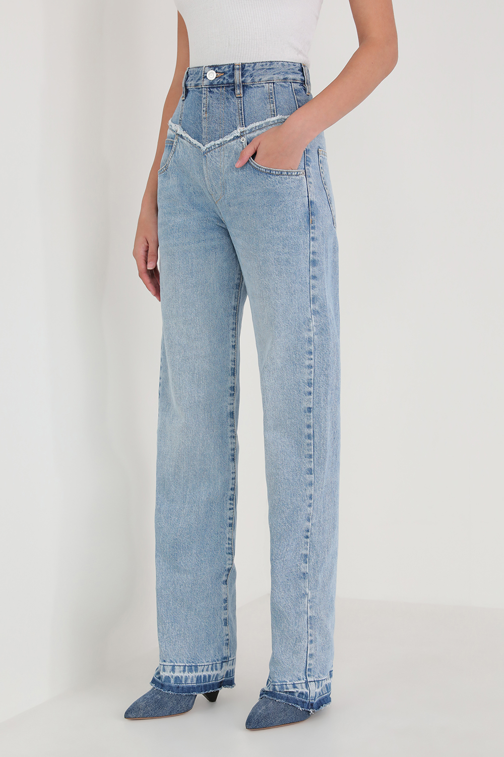 תמונת דוגמן קידמית של מכנסי ג'ינס נואמי