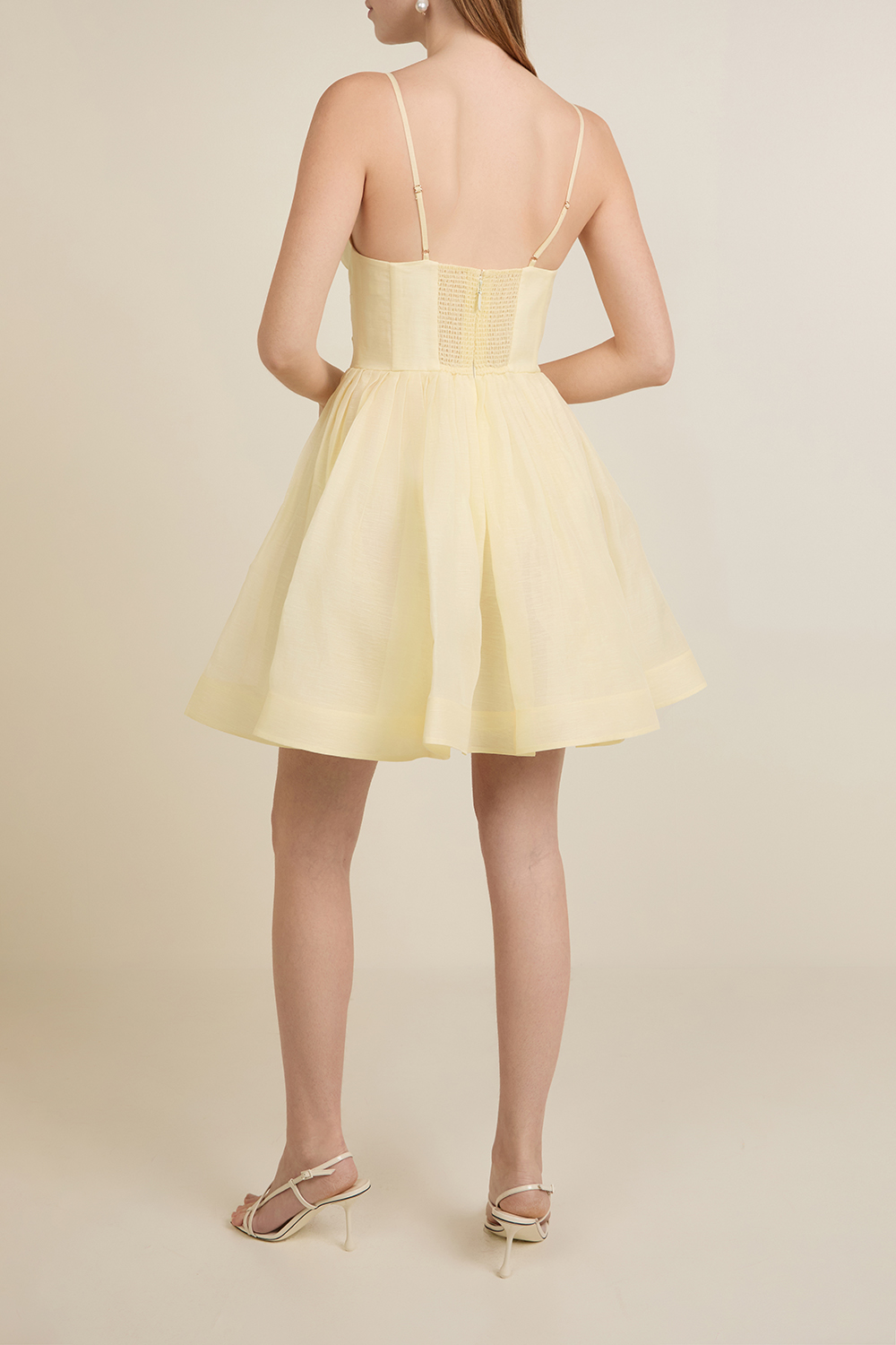 תמונת דוגמן אחורית של שמלת מיני