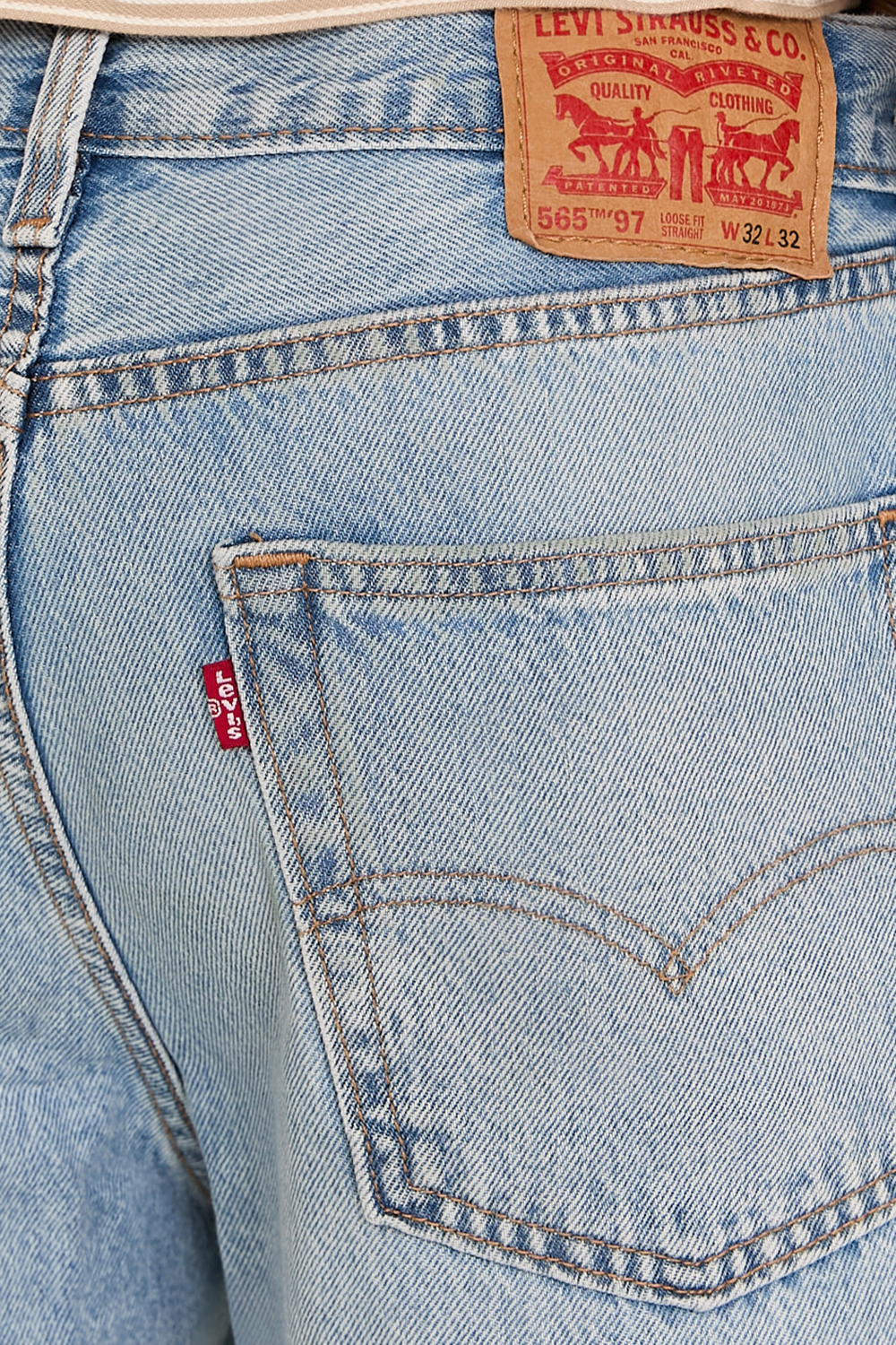 תמונת תקריב דוגמן של מכנסי ג'ינס 565