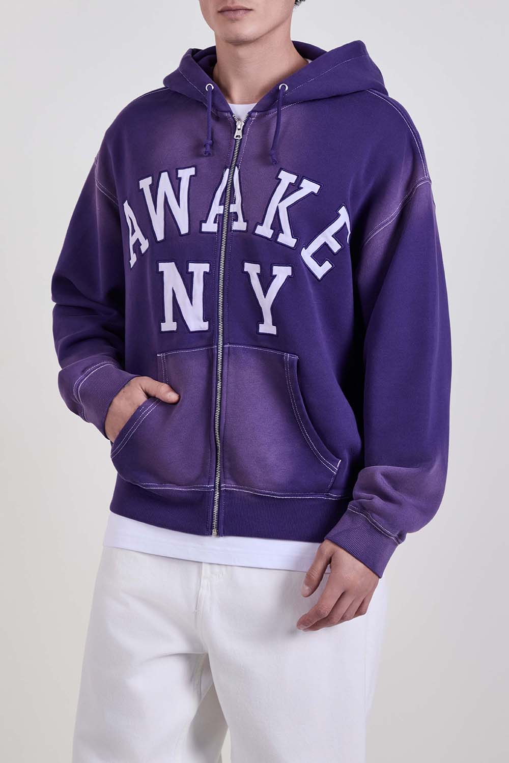 תמונת דוגמן קידמית של קפוצ'ון בגזרה משוחררת